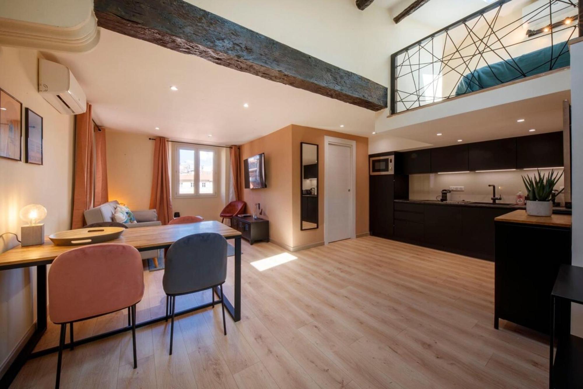 06A2 - Heart Of Old Nice Beautiful Renovated Apartment Екстериор снимка
