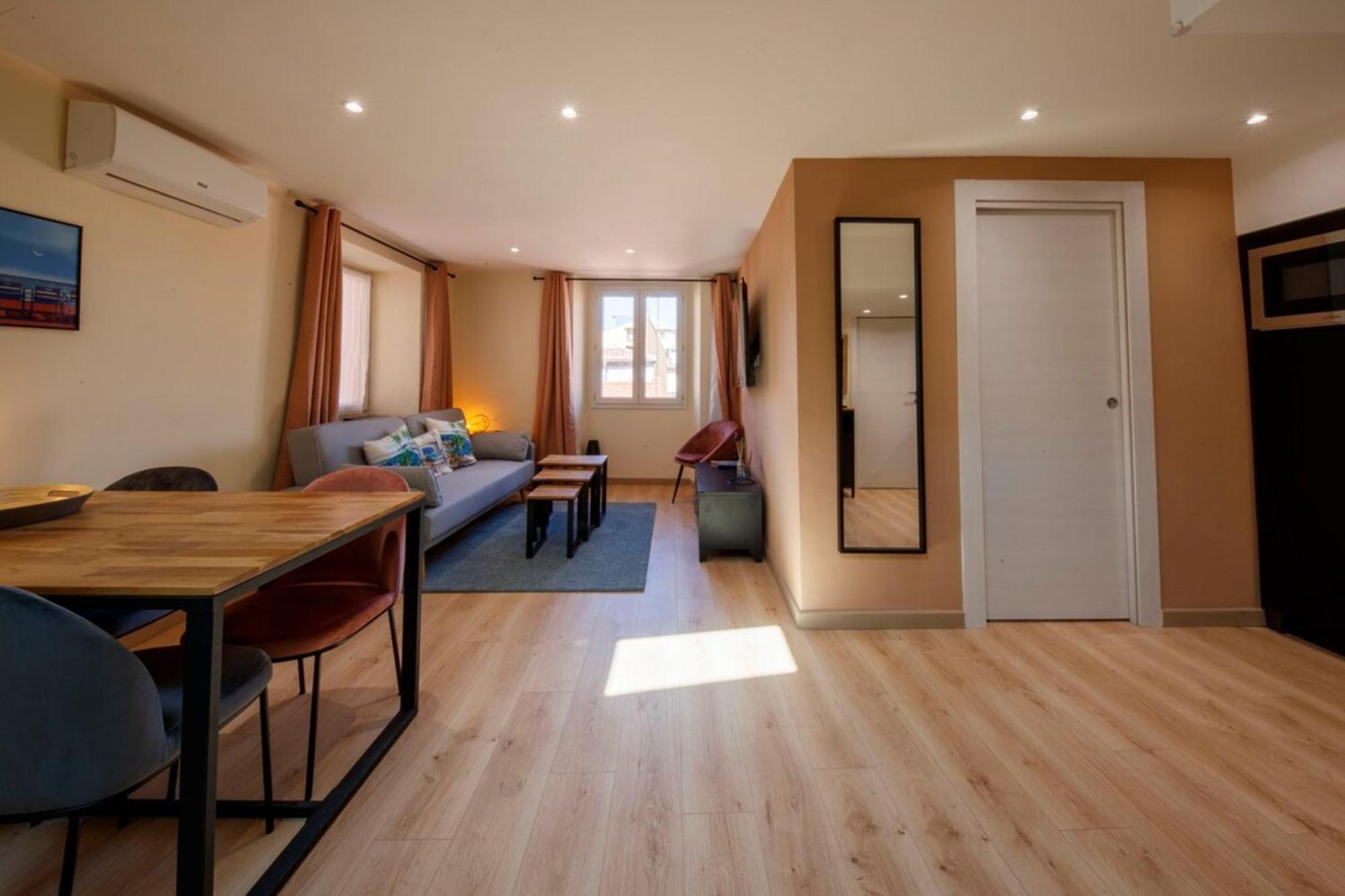 06A2 - Heart Of Old Nice Beautiful Renovated Apartment Екстериор снимка
